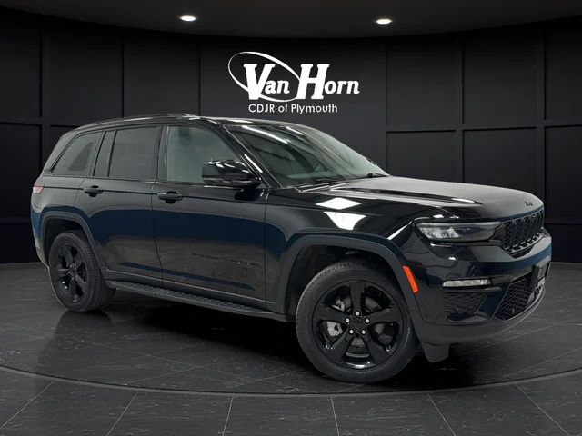 Used 2024 Diamond Black Crystal Pearlcoat Jeep Limited image 1
