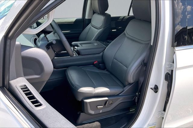New 2027 Star White Metallic Tri-Coat Ford MAX Active image 9