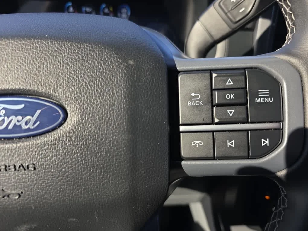 Used 2025 Agate Black Metallic Ford XLT image 27