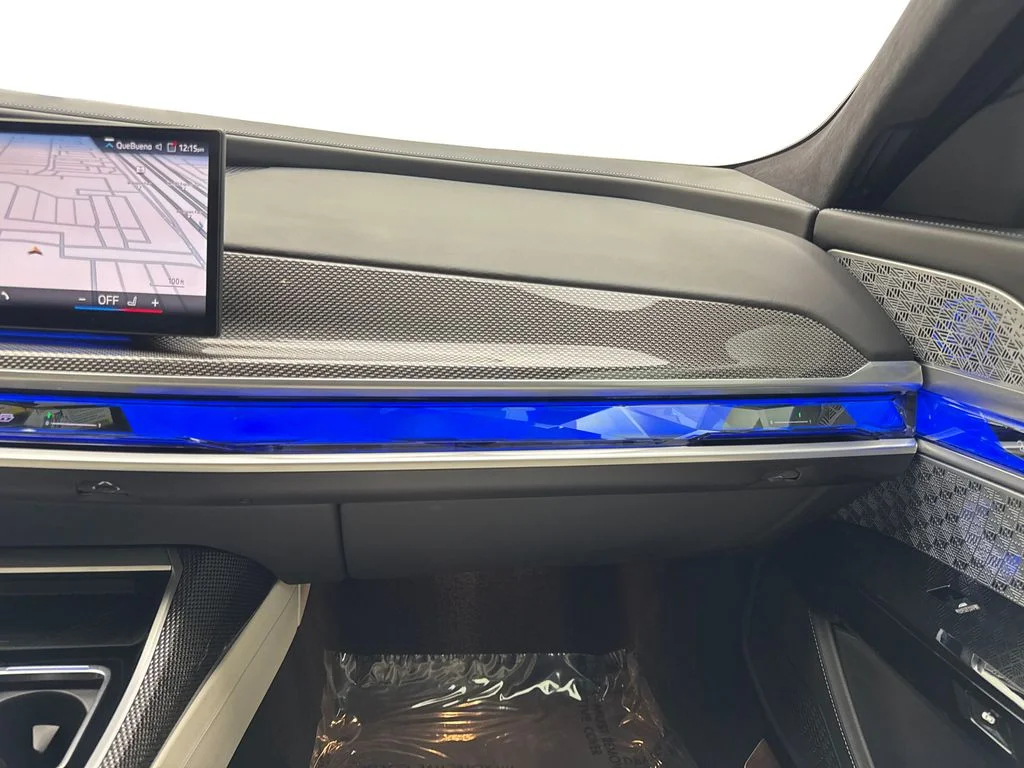 Used 2023 Red BMW xDrive60 image 57