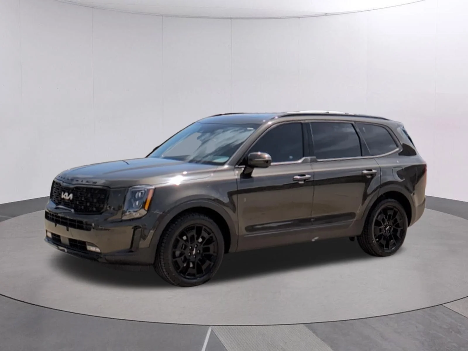 Used 2022 Dark Moss Kia SX image 1