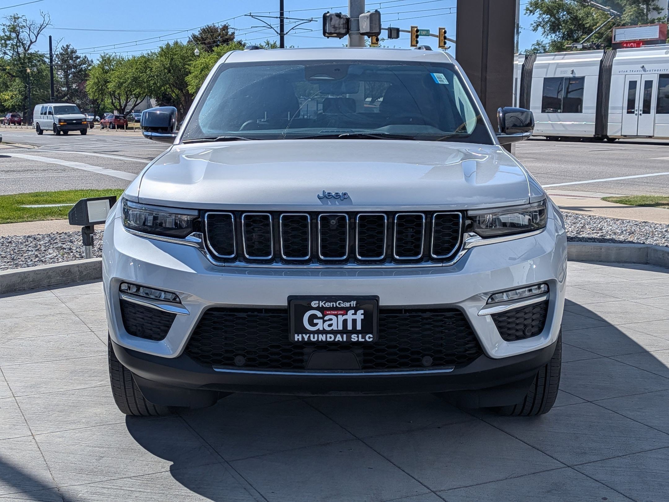 Used 2023 Silver Zynith Jeep 4xe image 10