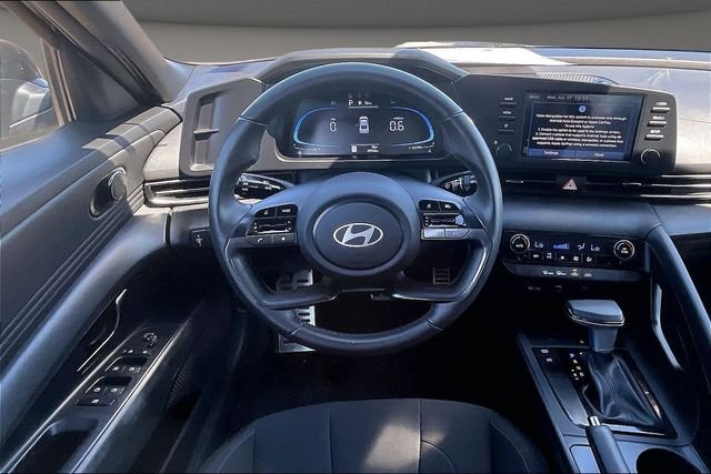 Used 2025 Black Hyundai SEL Sport image 5