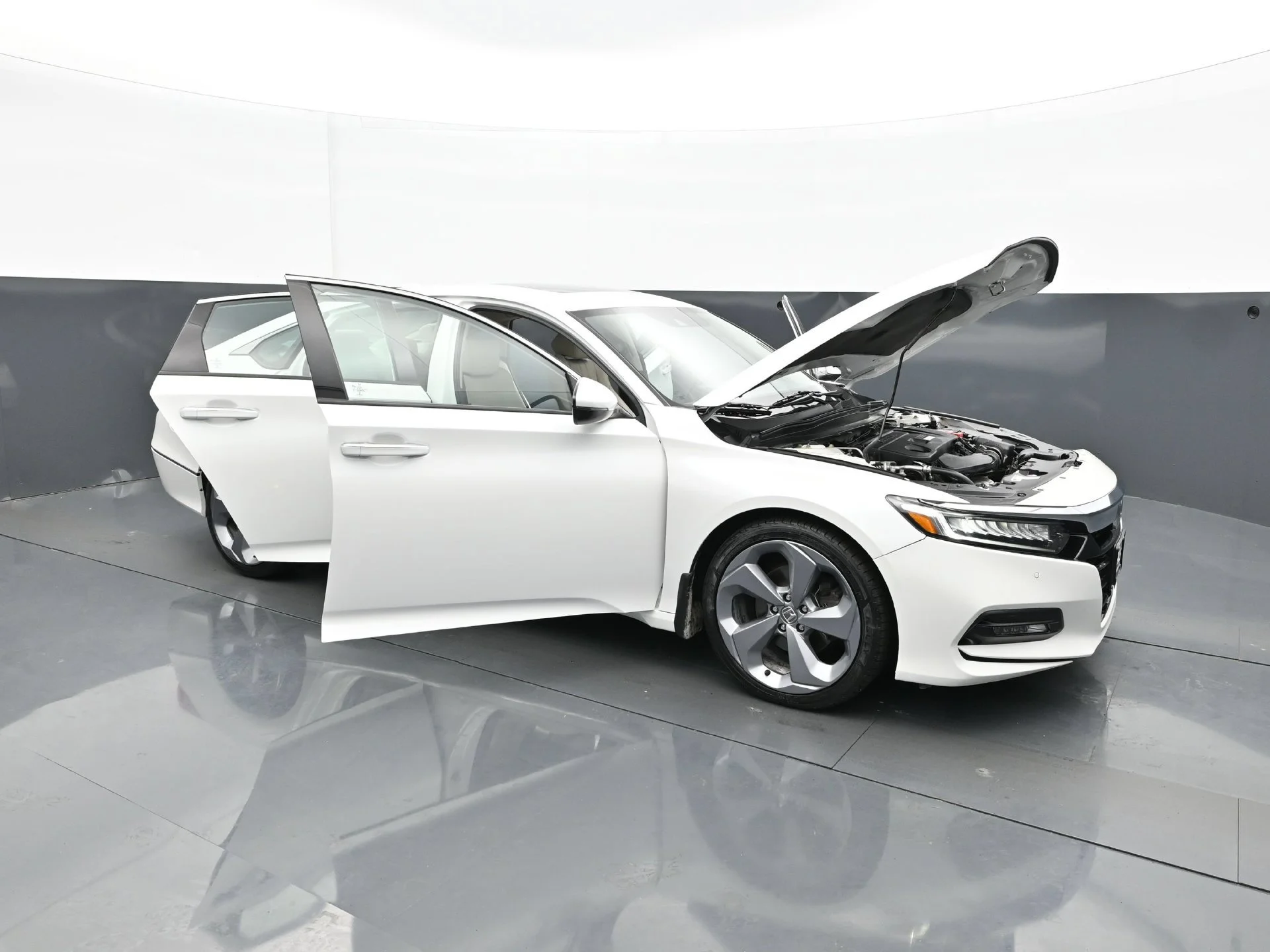 Used 2019 White Honda Touring 2.0T Auto image 42