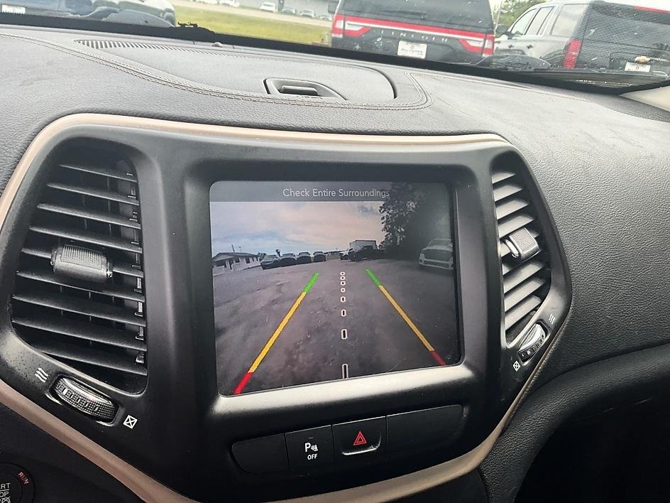 Used 2015 Black Jeep Limited image 21