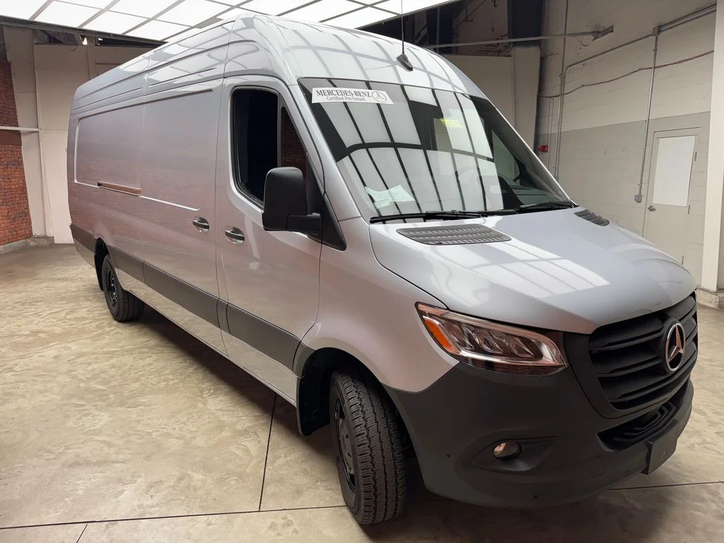 Used 2025 Silver Mercedes-Benz Cargo 170 WB image 9