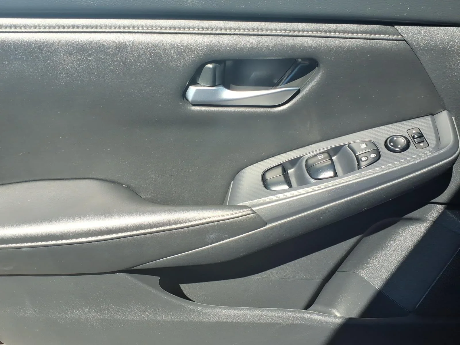 Used 2024 Rosewood Nissan SV image 25