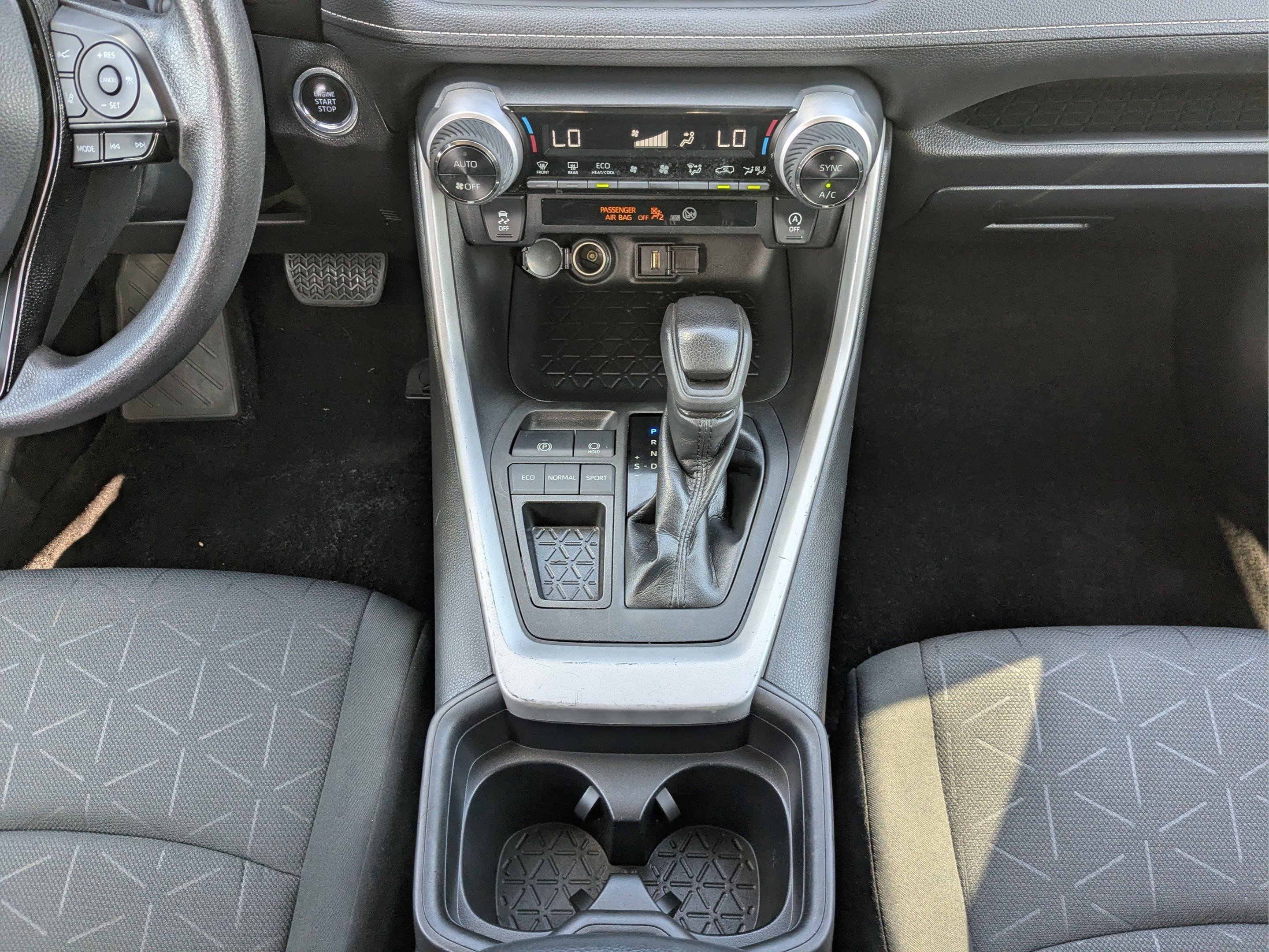 2021 Toyota RAV4 XLE - Photo 20
