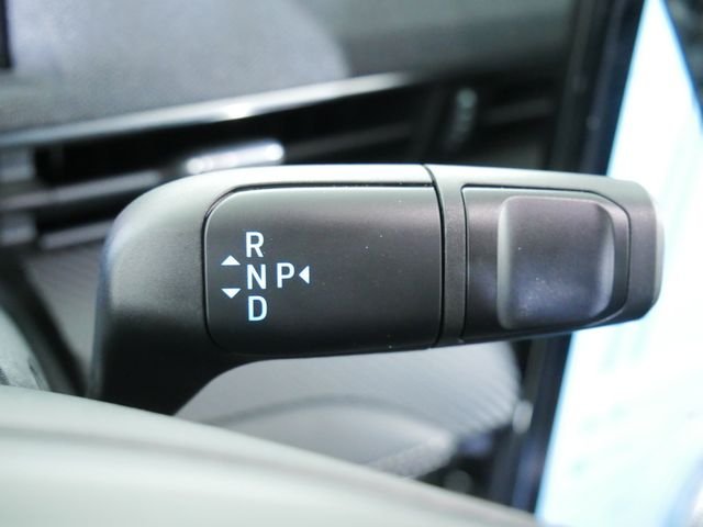 Certified Used 2025 Beige Ford Select image 31