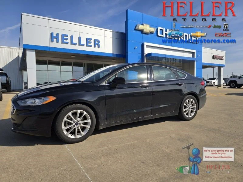 Used 2020 Black Metallic Ford SE image 1