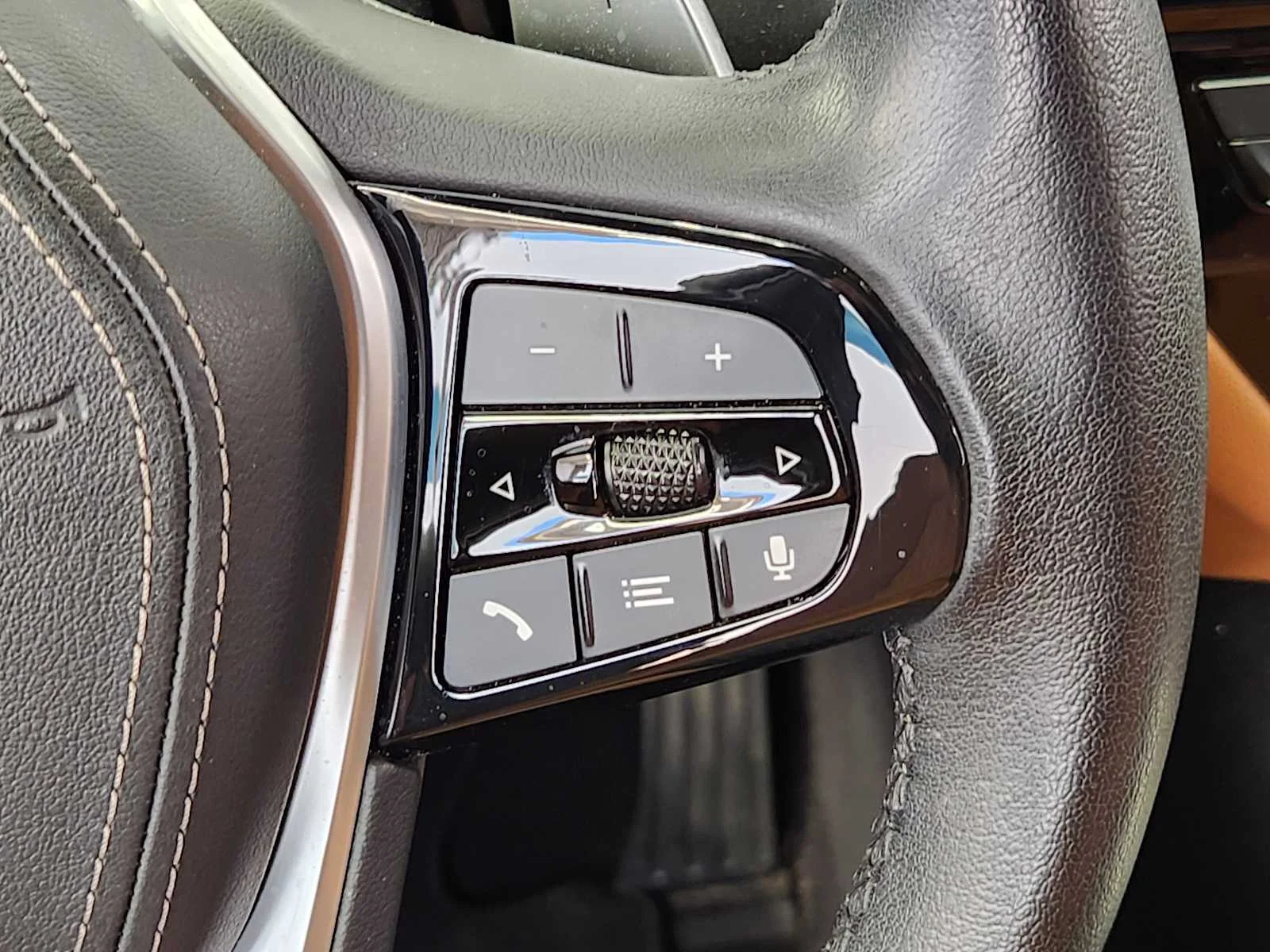 Used 2023 Dark Graphite Metallic BMW 530i image 22