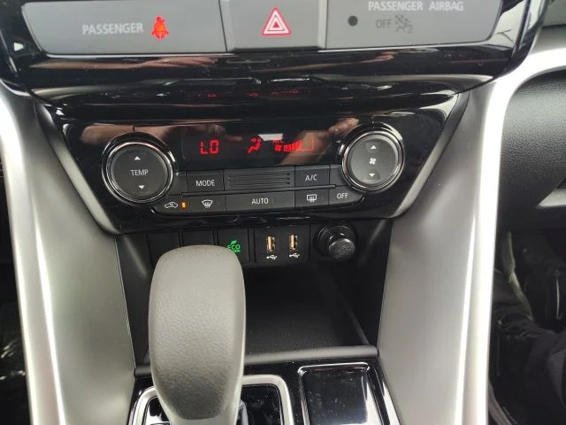 New 2026 Gray Mitsubishi ES image 20