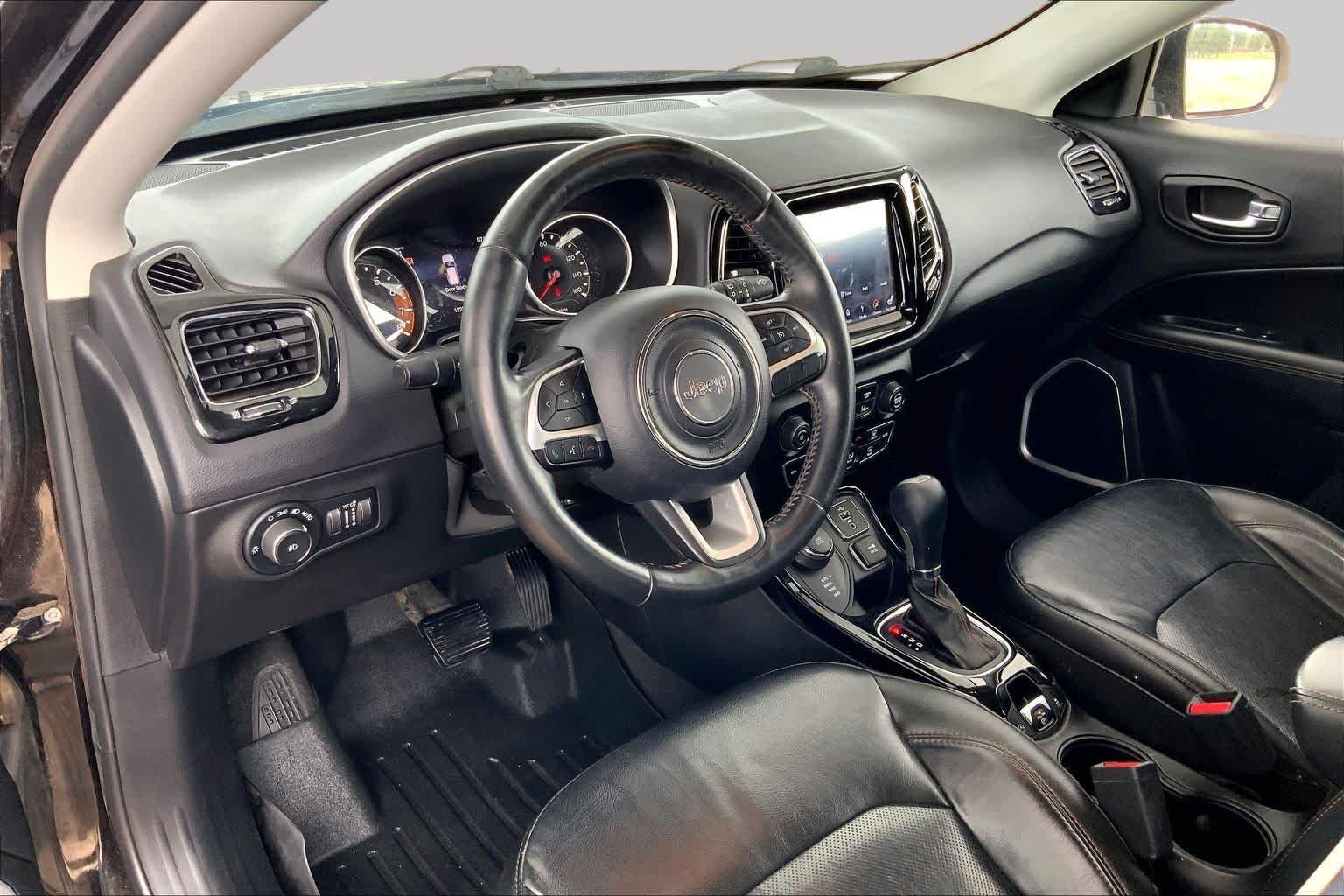 Used 2018 Diamond Black Crystal Pearlcoat Jeep Limited image 17
