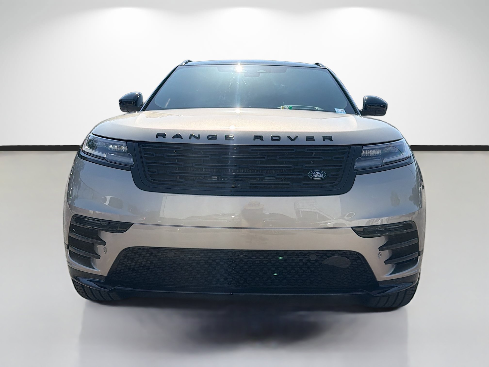 New 2026 Batumi Gold Land Rover Belgravia Edition image 8
