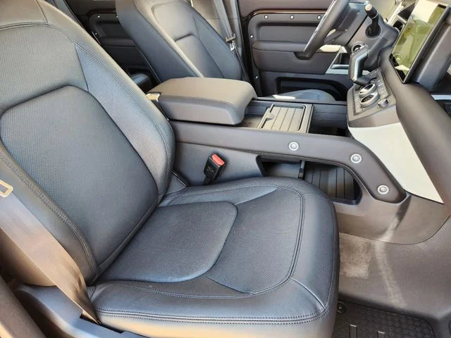 Used 2024 Black Land Rover S image 14