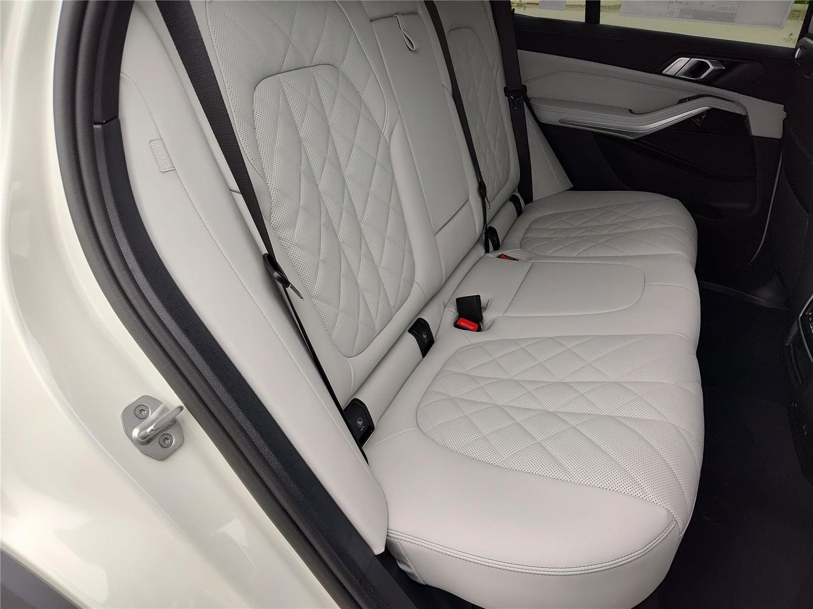 New 2026 Alpine White BMW sDrive40i image 14