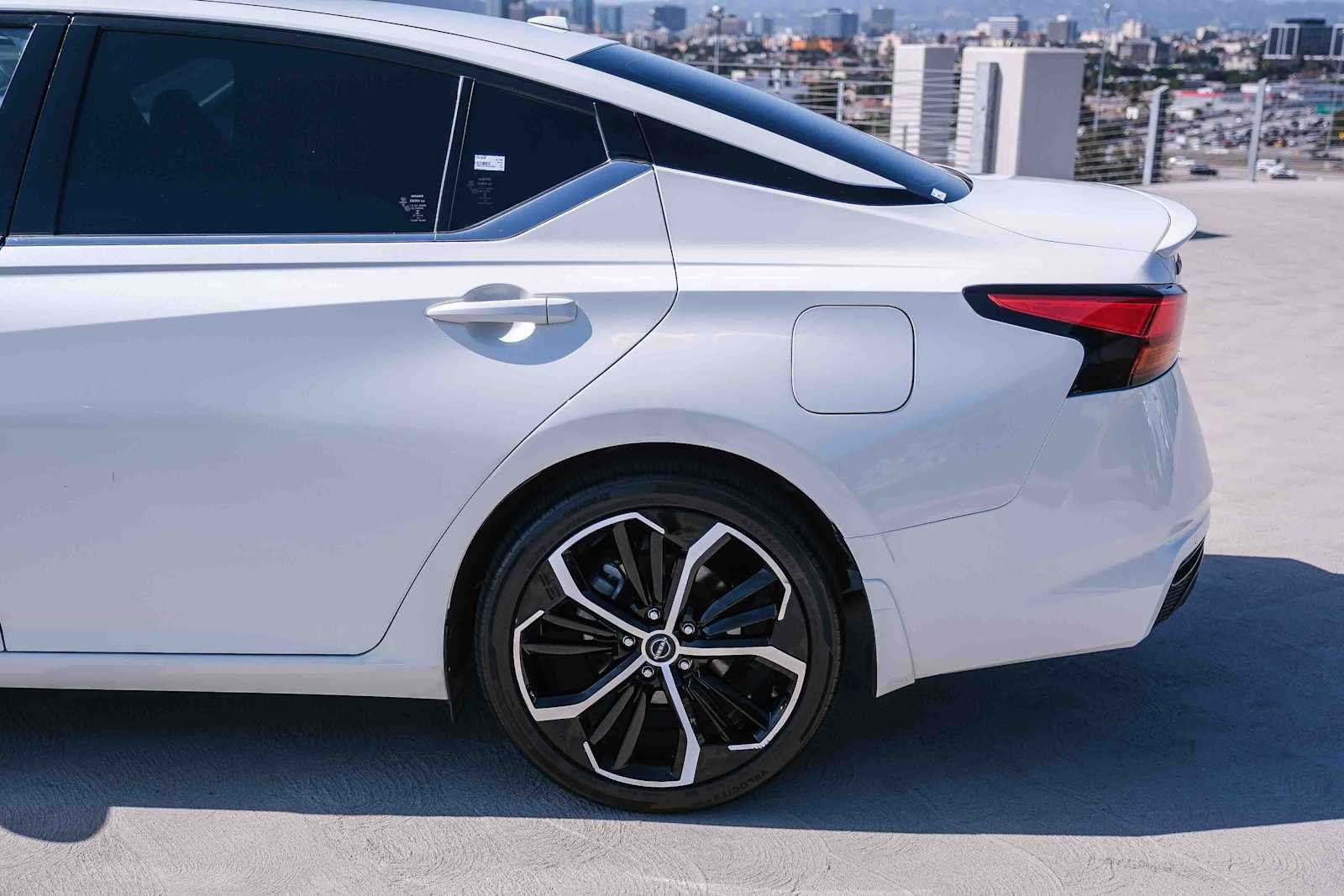Used 2023 Pearl White Tricoat Nissan 2.5 SR image 8