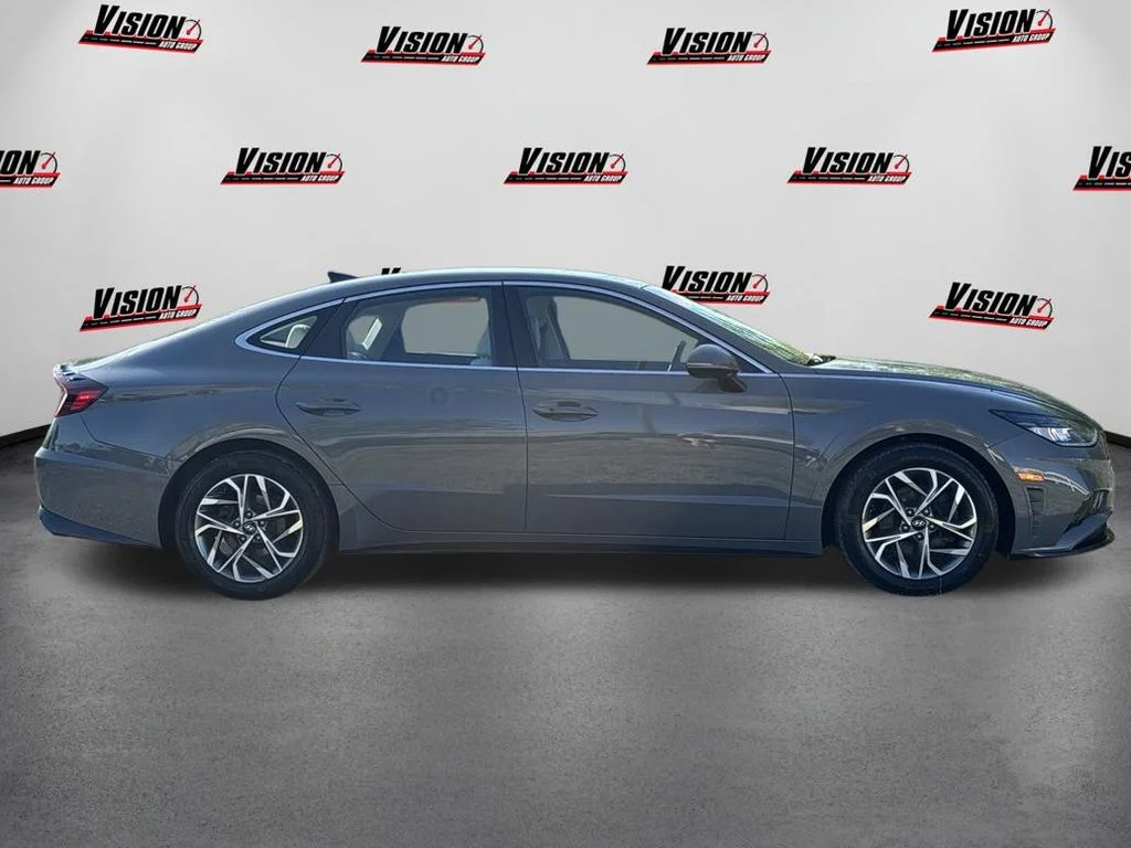 Used 2023 Gray Hyundai SEL image 4