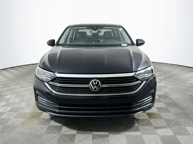 Certified Used 2023 Black Volkswagen 1.5T SE image 8