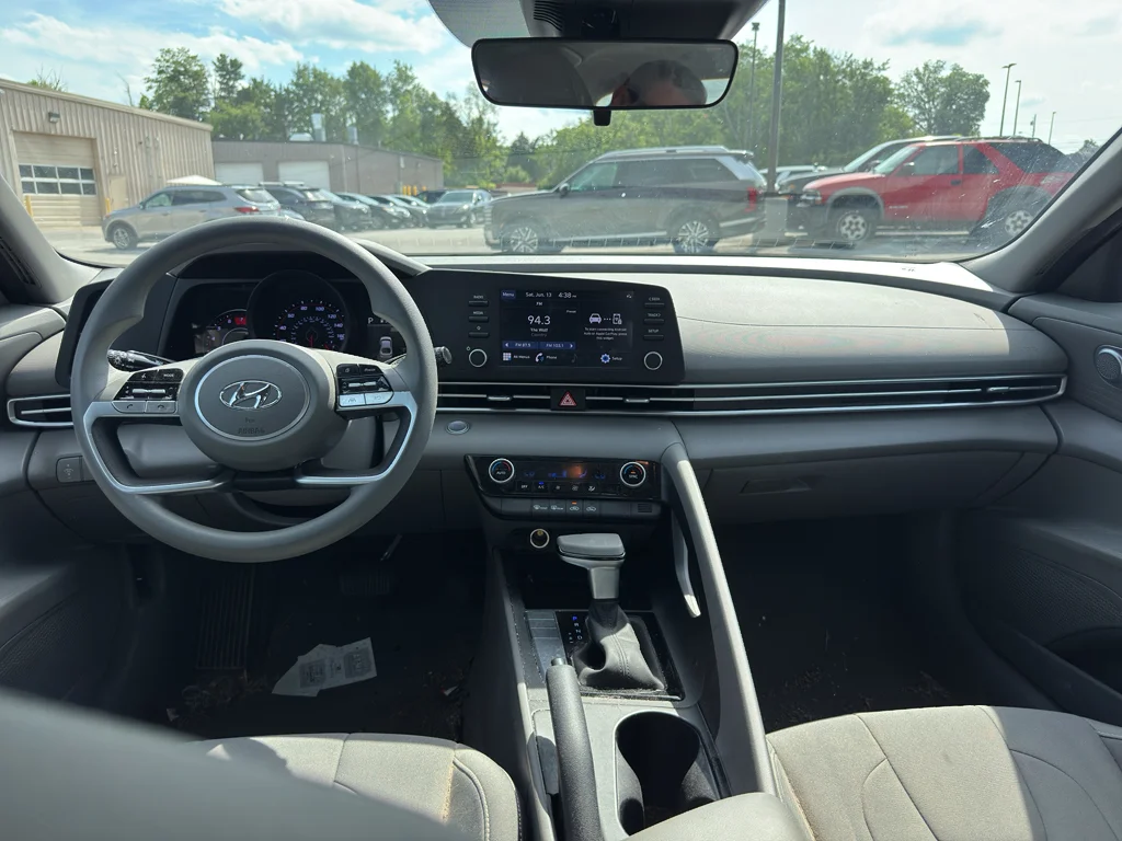 Used 2023 Onyx Black Hyundai SEL image 10