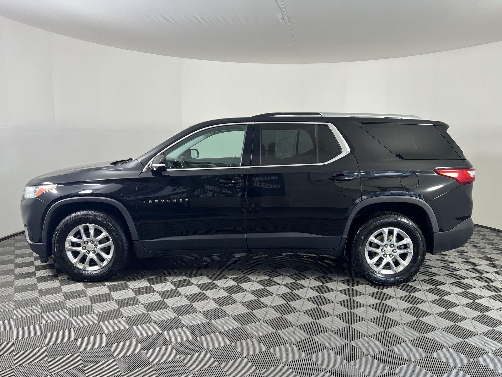 Used 2018 Mosaic Black Metallic Chevrolet LT Cloth image 30