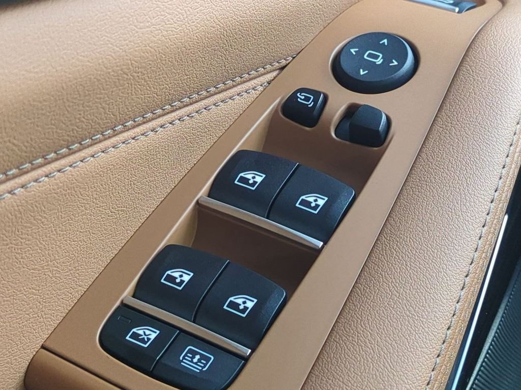 New 2027 Gray Metallic BMW xDrive40i image 24