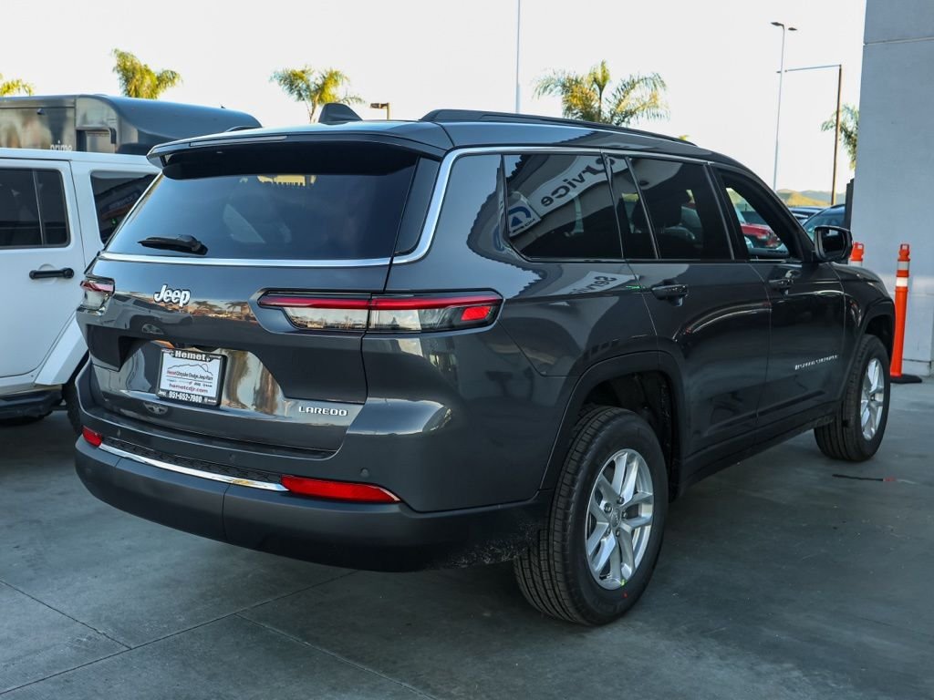 New 2026 Baltic Gray Metallic Clear-Coat Exterior Paint Jeep Laredo image 3