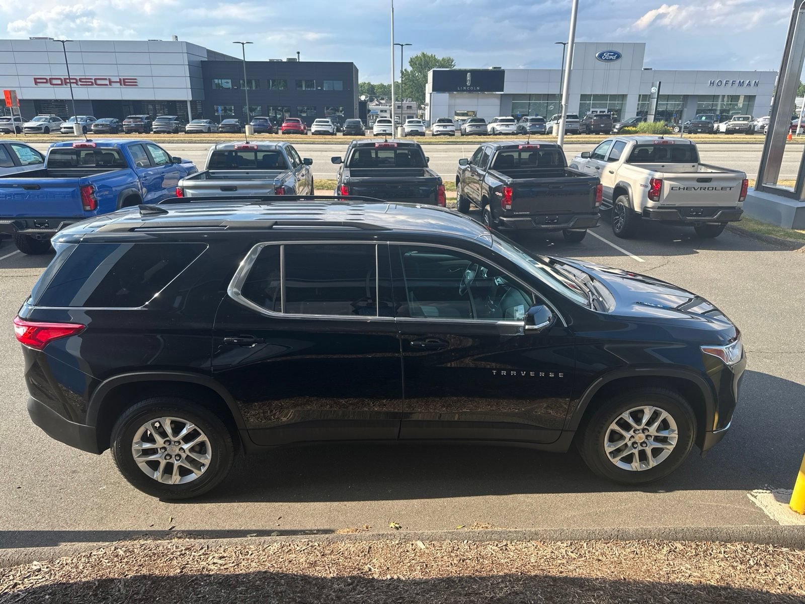 Used 2019 MOSAIC BLACK METALLIC Chevrolet LT Cloth image 4