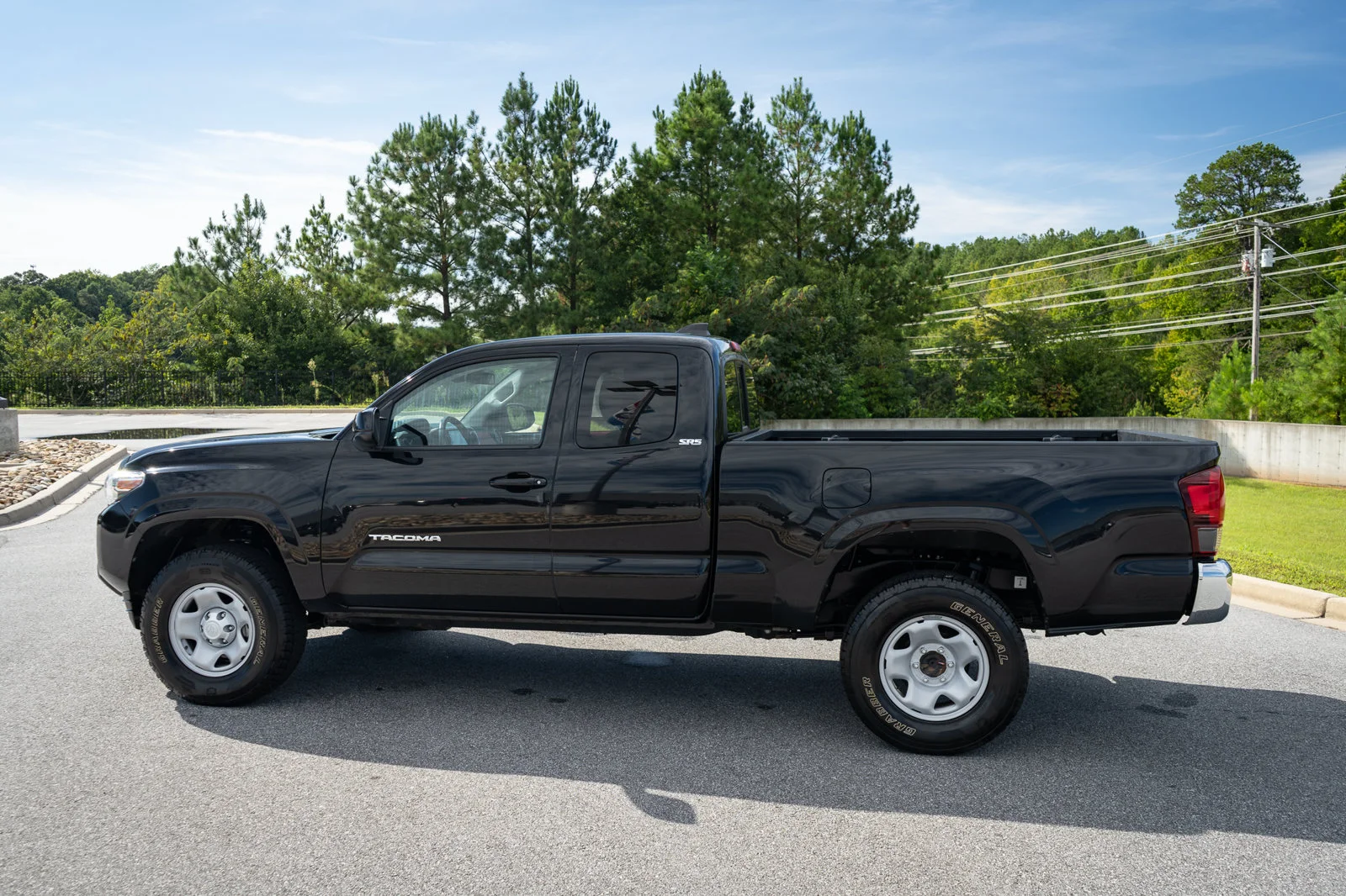 Used 2022 Black Toyota SR5 image 7