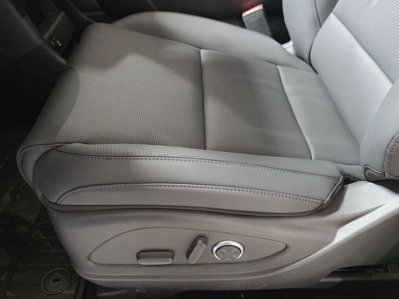 New 2026 Creamy White Pearl Hyundai SEL Premium AWD image 24