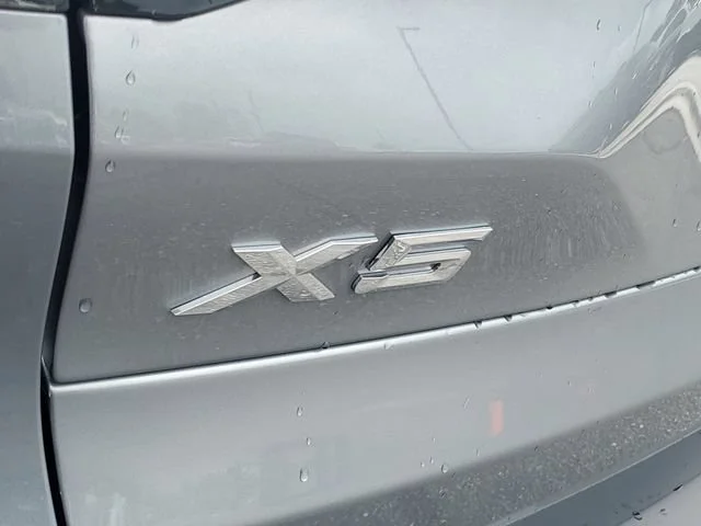 Used 2025 Gray BMW xDrive40i image 27