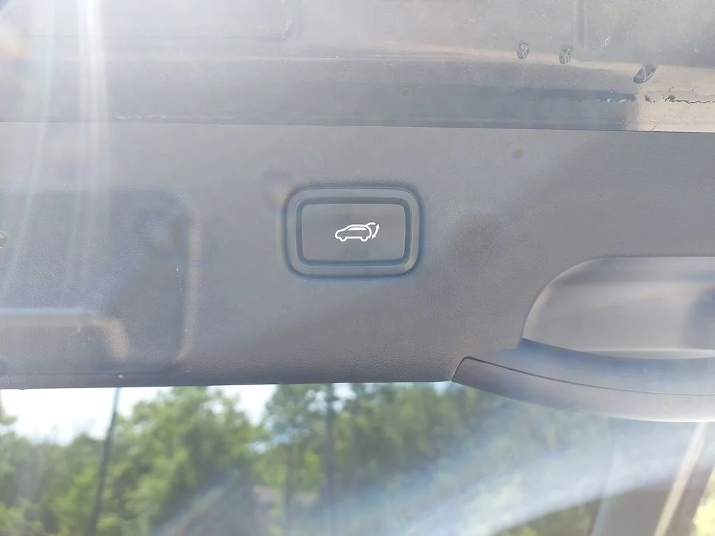 Used 2023 Gray Kia Wind image 13