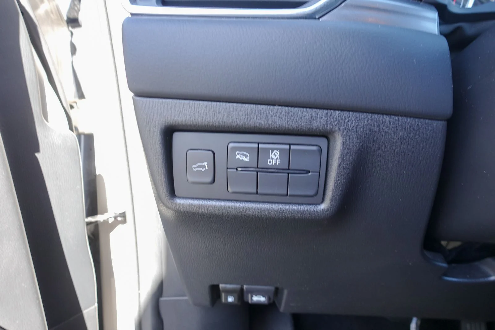 Certified Used 2025 Platinum Quartz Metallic Mazda 2.5 S Preferred Package image 18