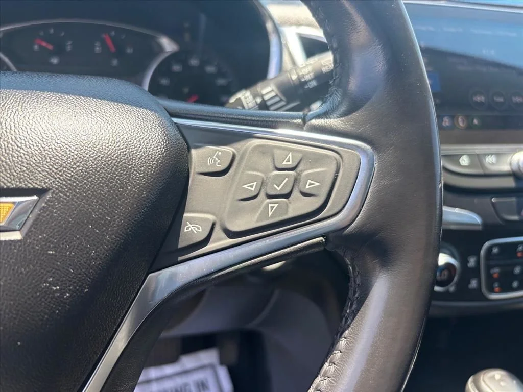 Used 2020 SUMMIT WHITE Chevrolet LT image 17