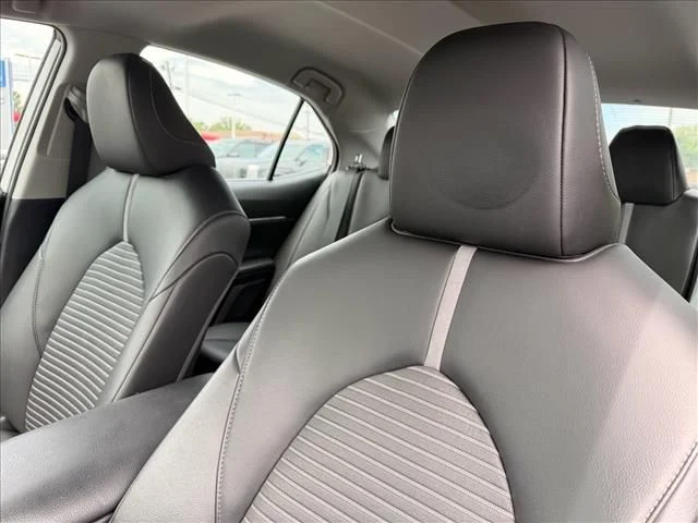 Used 2023 White Toyota SE image 18