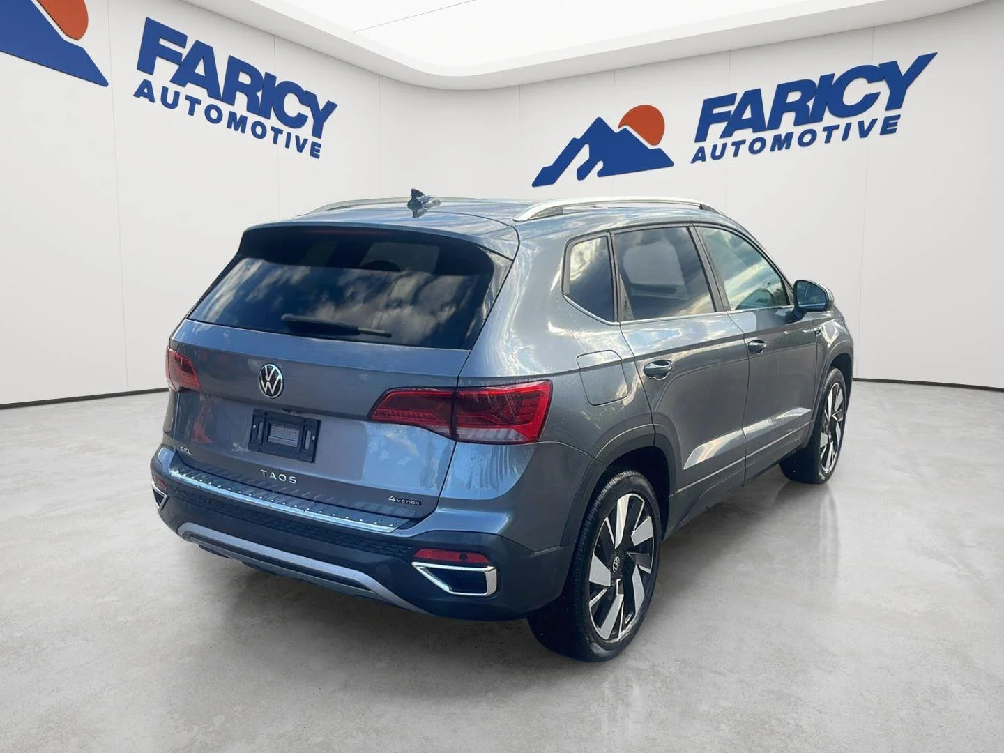 Used 2024 Platinum Gray Metallic Volkswagen SEL image 8