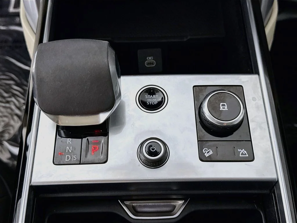 Used 2023 Blue Land Rover Autobiography image 17
