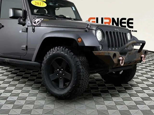 Used 2017 Silver Jeep  image 20
