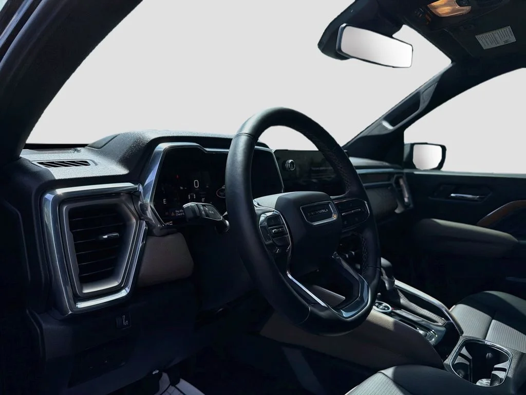 Used 2025 Onyx Black GMC Denali image 9