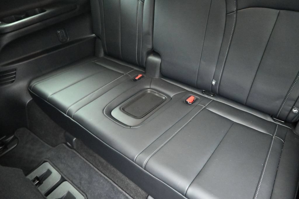 Certified Used 2023 White INFINITI LUXE image 17