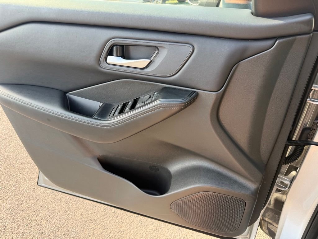 Used 2025 Silver Nissan SV image 13