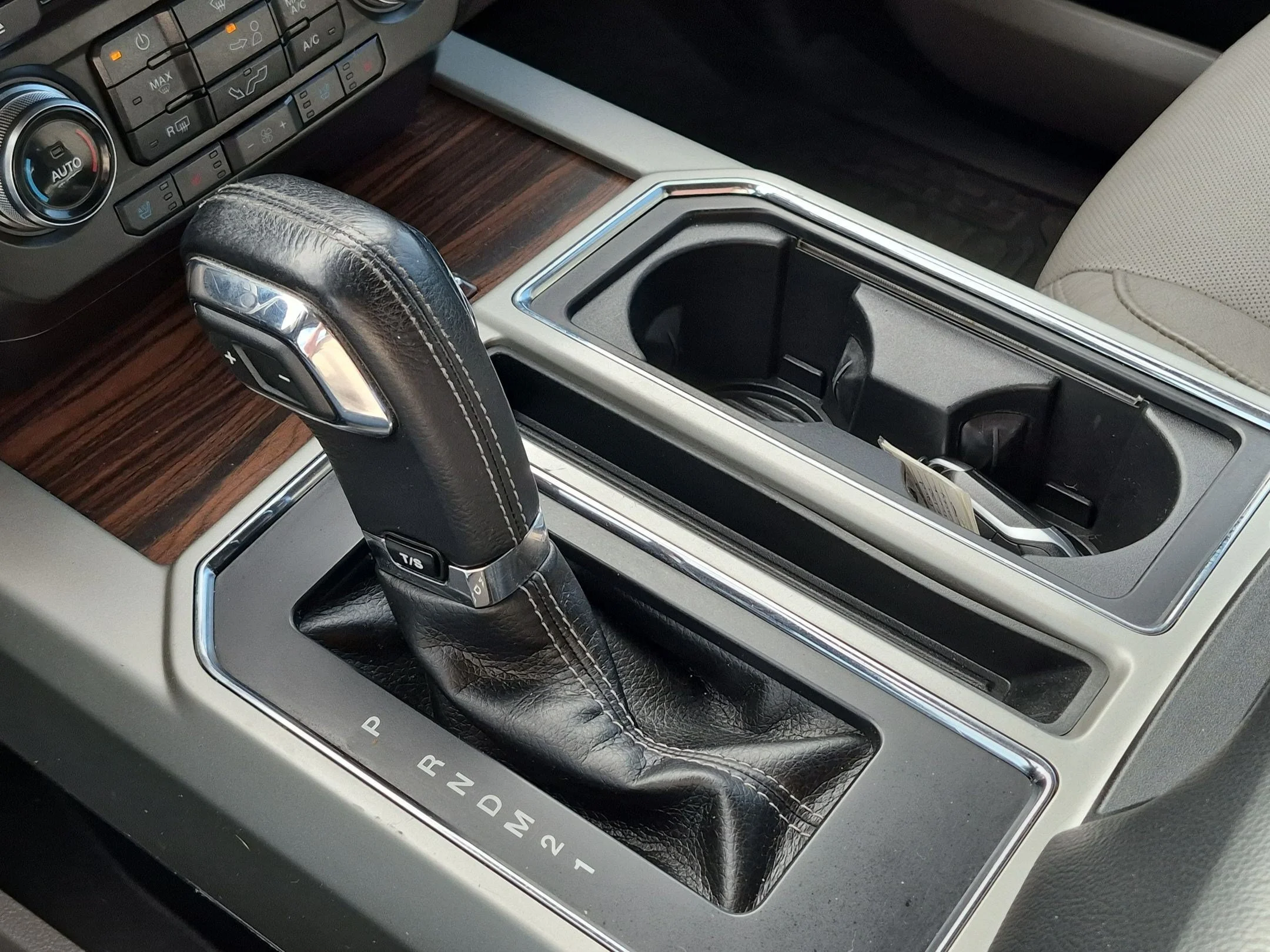 Used 2015 Ingot Silver Ford Lariat image 22
