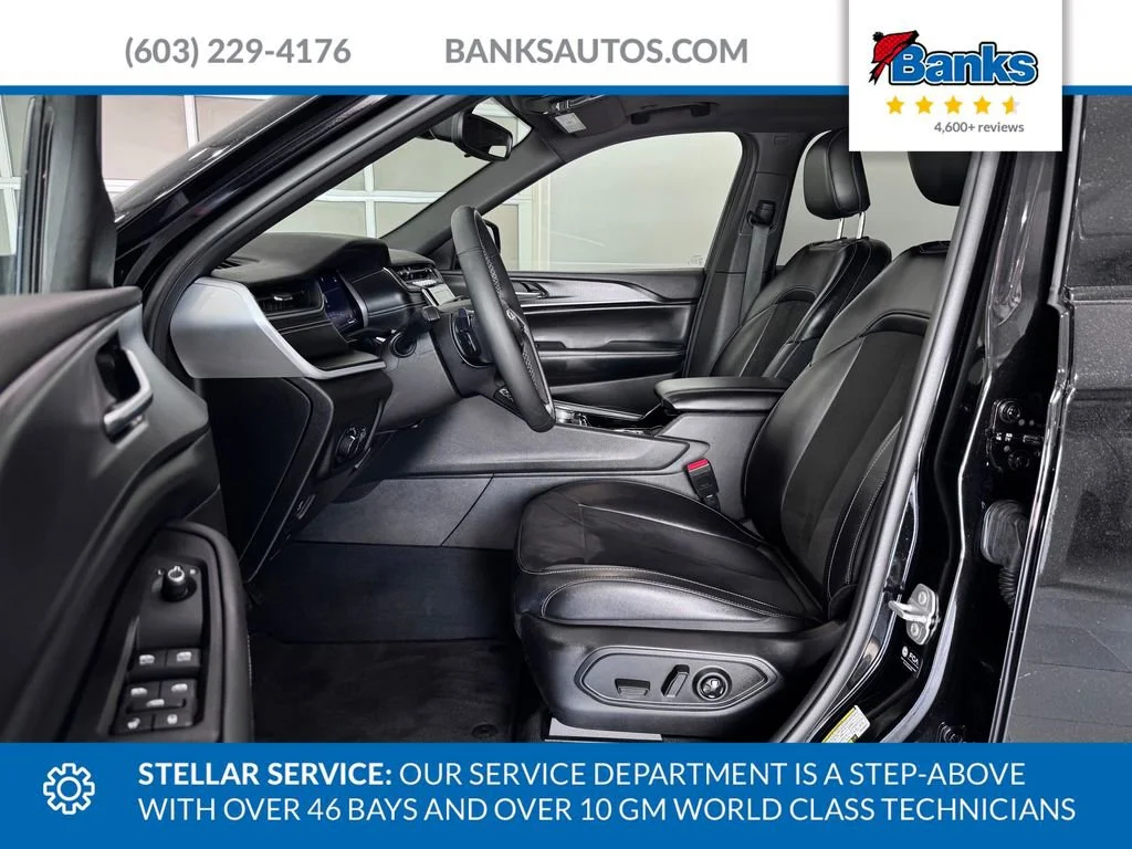 Used 2023 Diamond Black Cry Jeep Altitude image 8