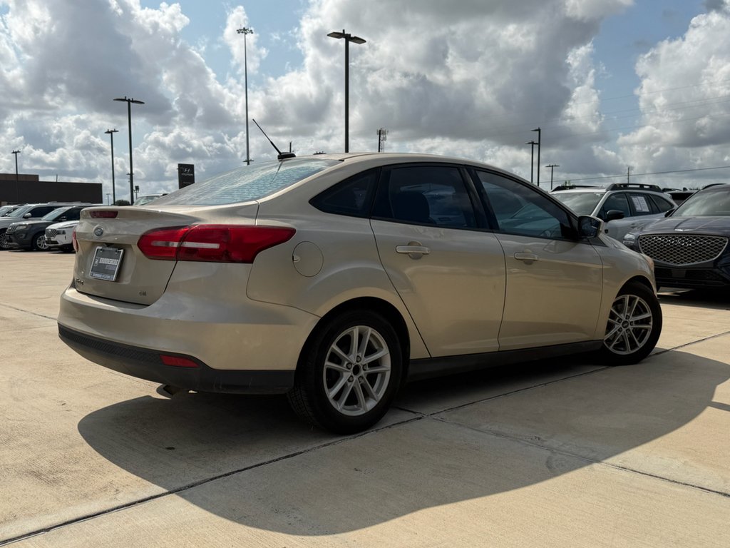 Used 2018 White Gold Metallic Ford SE image 6