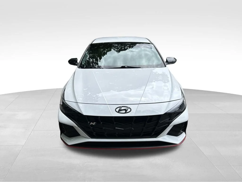 Used 2022 White Hyundai Base image 9