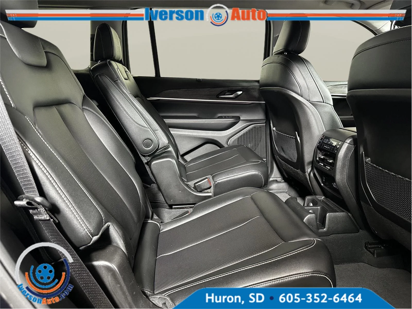 Used 2024 Midnight Sky Jeep Limited image 31