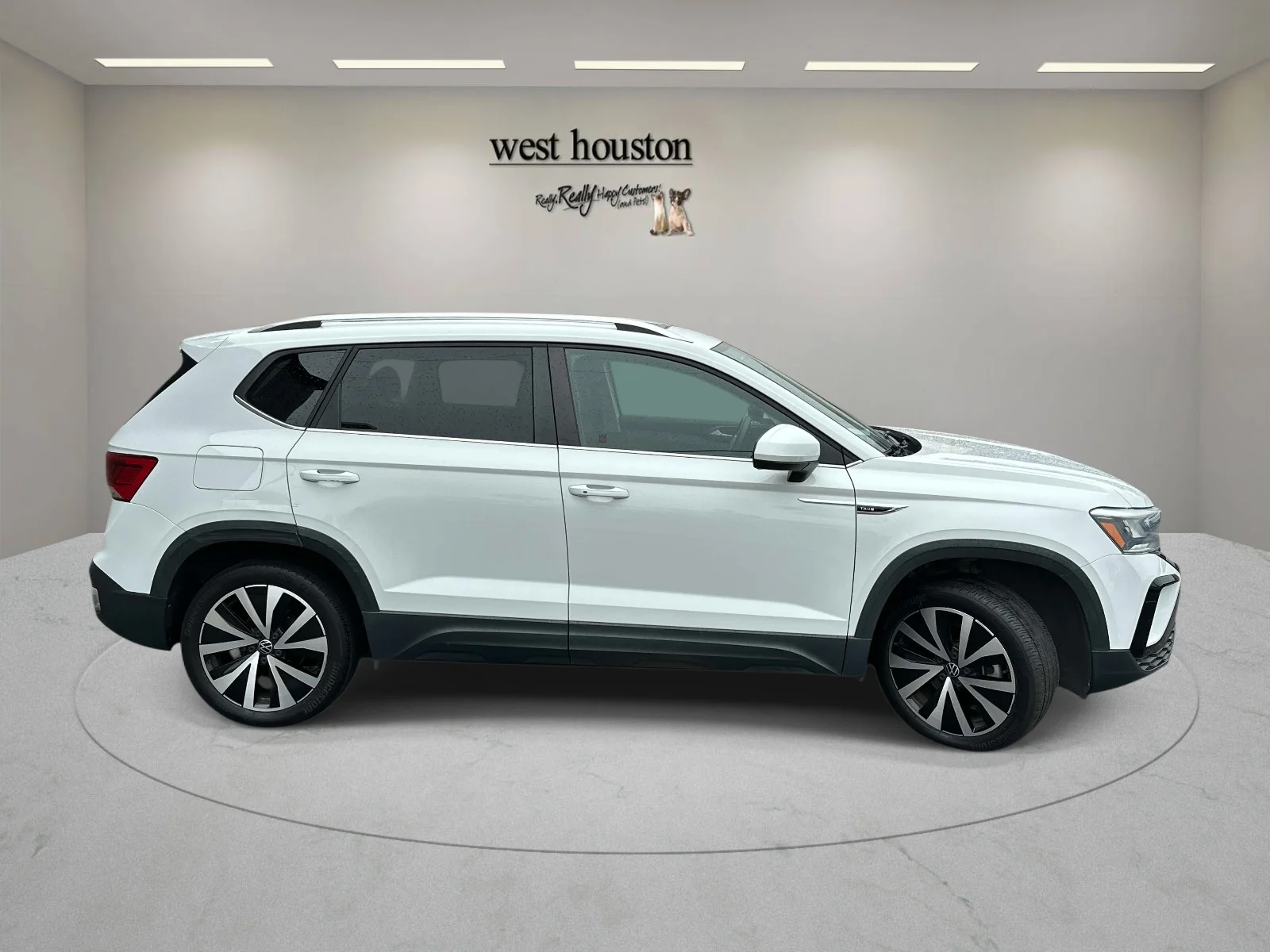 Used 2022 White Volkswagen SE image 4