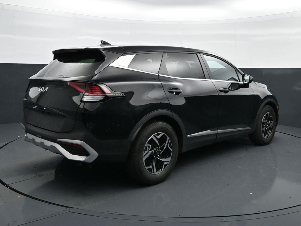 Used 2025 Ebony Black Kia LX image 7