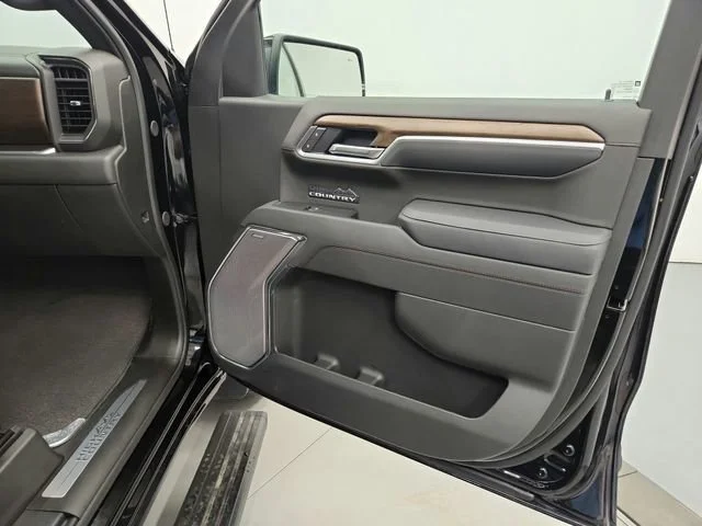 Used 2026 Black Chevrolet High Country image 40