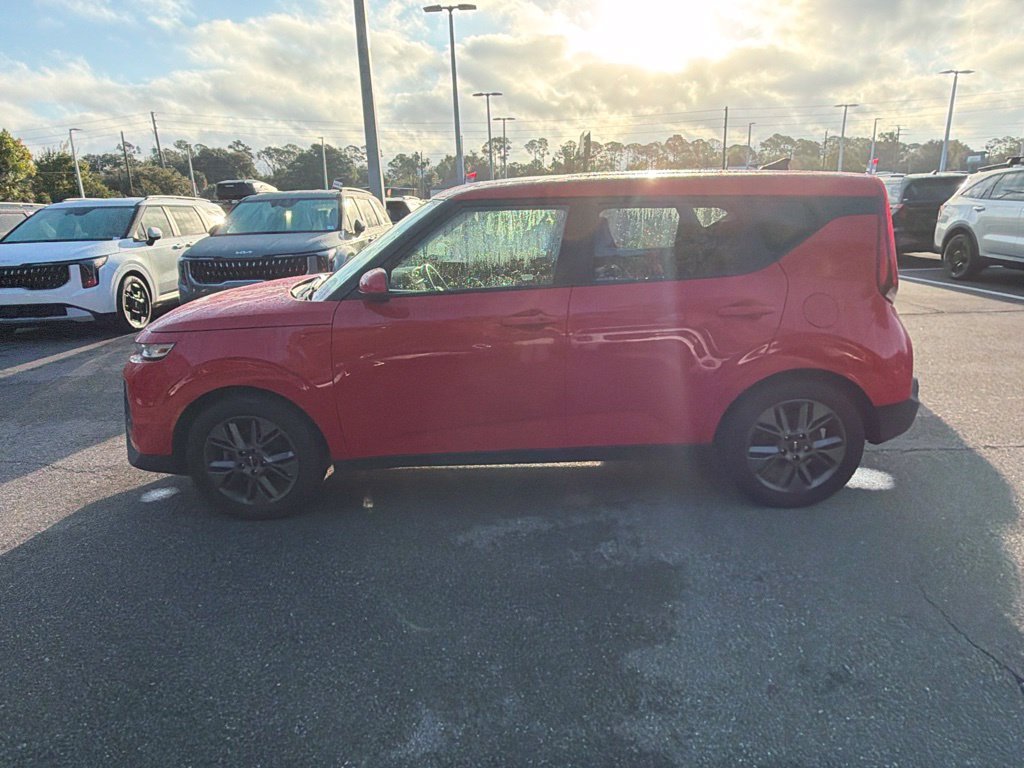 Used 2022 Inferno Red Kia EX image 7